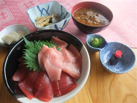 大間まぐろの三色丼(3日目昼食)